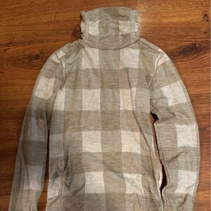 Athleta Beige Checkered Long Sleeve Top